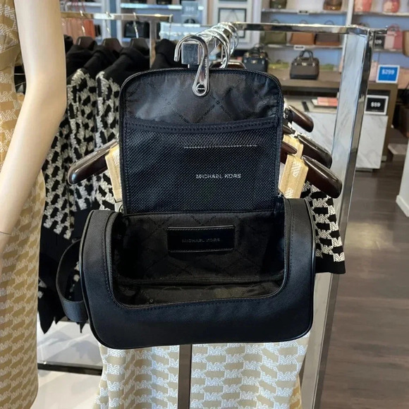 Michael kors Outlet Kent Recycled Nylon Toiletry Bag 37S3LKNT6O - Picture 15 of 16